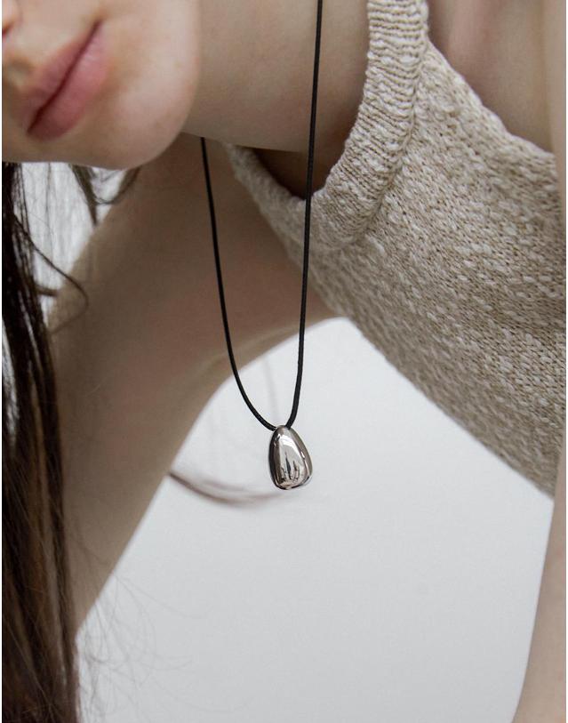 바이이에르 Egg bell string necklace (White) BH7N56739WB000 착용컷