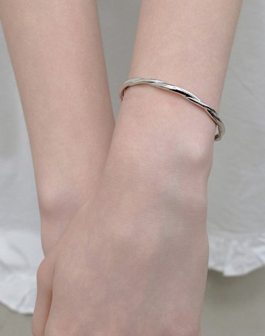 멜로우 트위스트 커프 뱅글 (White) BH7B64741WB