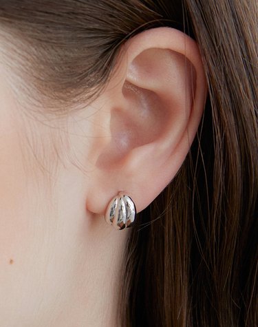 Echo shell earrings S (White) BH7E59774WBXXX
