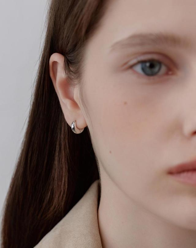 바이이에르 [925 silver] Solar pebble earrings (White) BH7E5B804W9XXX 착용컷