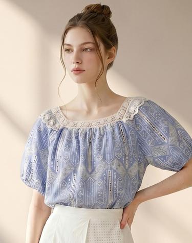 레이스 배색 아일렛 볼륨 블라우스_IN6M1BL5921