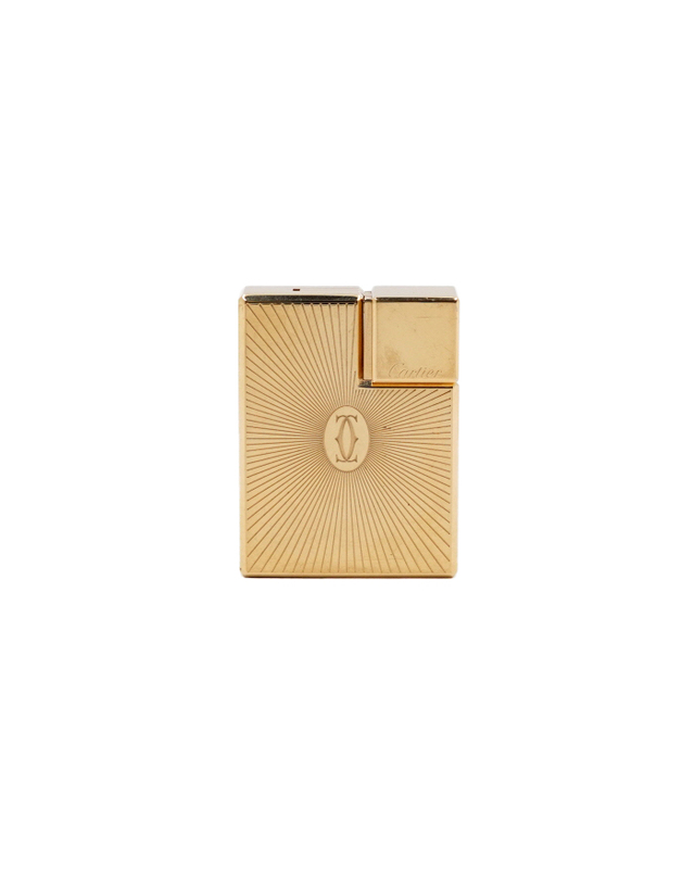 까르띠에 [중고명품] [중고명품] Cartier(까르띠에) CR0L000039 선 레이 모티브 더블 C 드 까르띠에 로고 스퀘어 라이터aa66104 착용컷