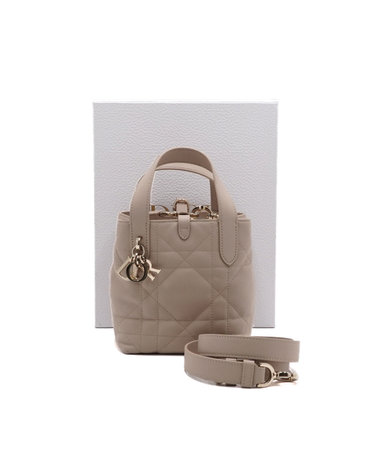 [중고명품] Dior(디올) S6100OSNW 26시즌 파우더 베이지 매크로 까나쥬 Toujours 뚜주흐 나노 토트백 겸 숄더백aa66151