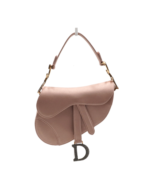 디올 [중고명품] [중고명품] Dior(디올) 핑크 새틴 금장 크리스탈 미니 새들 여성 토트백aa64643 착용컷