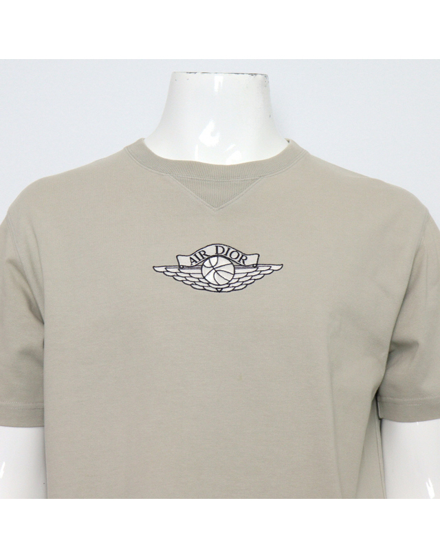 디올 [중고명품] [중고명품] Dior(디올) 033J625B0554 라이트그레이 코튼 에어조던 남성 반팔 티셔츠aa65732 착용컷