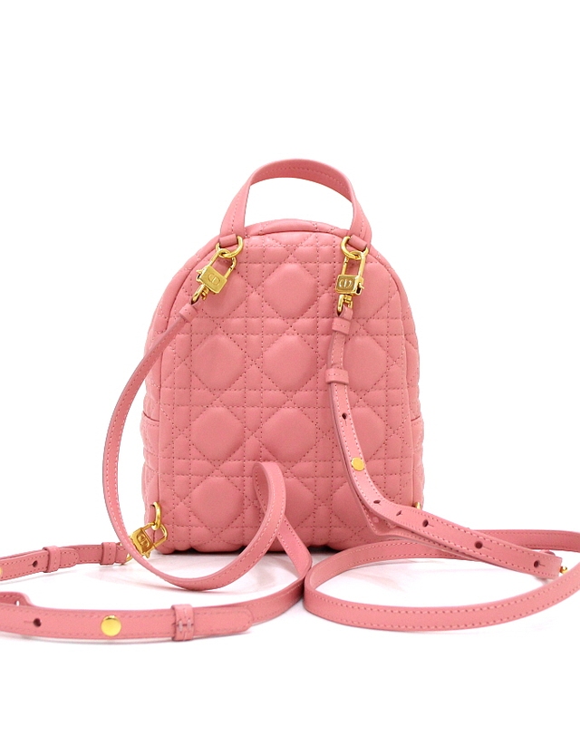 디올 [중고명품] [중고명품] Dior(디올) M9222UNGF 핑크 램스킨 까나쥬 미니 여성 백팩aa67038 착용컷