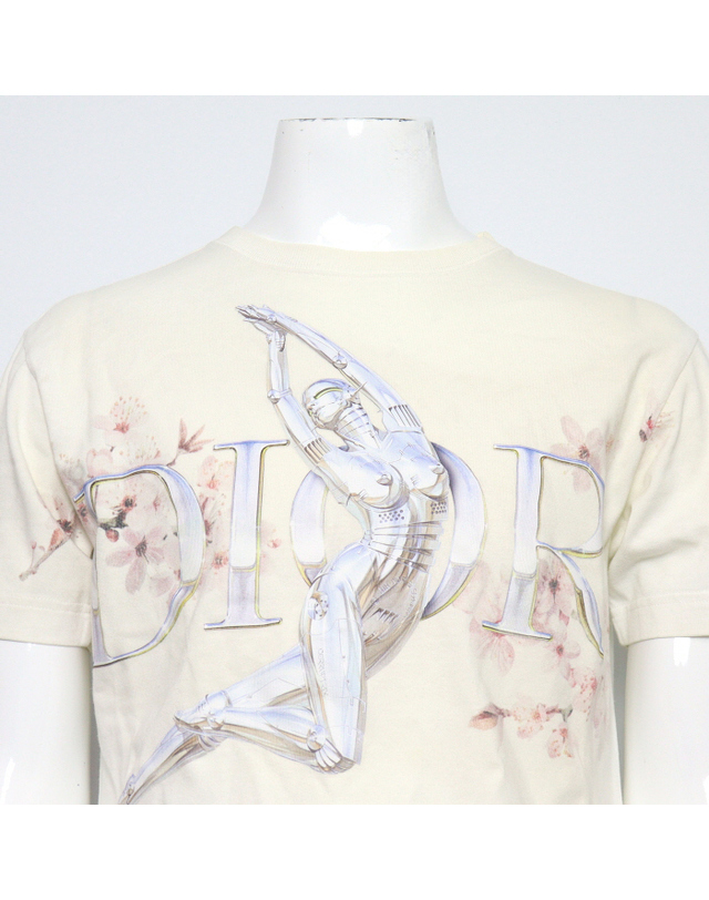 디올 [중고명품] [중고명품] Dior(디올)X 하지메 소라야마(Hajime Sorayama) 933J602A0554 화이트 코튼 시그니처 Sexy Robot 디올 프린팅 반팔 남녀공용 셔츠aa65962 착용컷