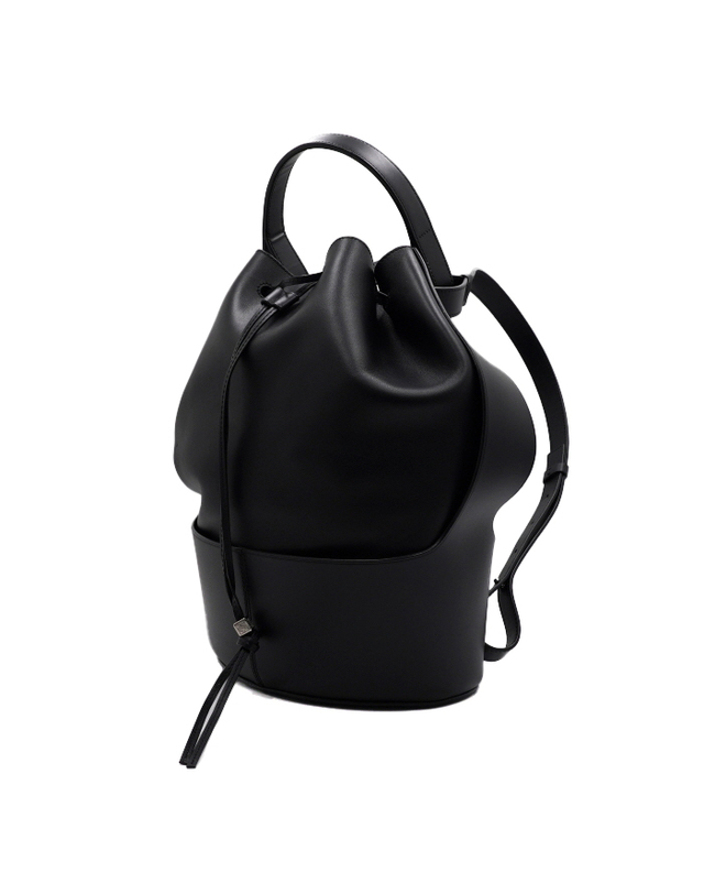 로에베 [중고명품] [중고명품] 로에베 블랙 레더 버킷 벌룬 Balloon Backpack 백팩 겸 토트백 숄더백aa64124 착용컷