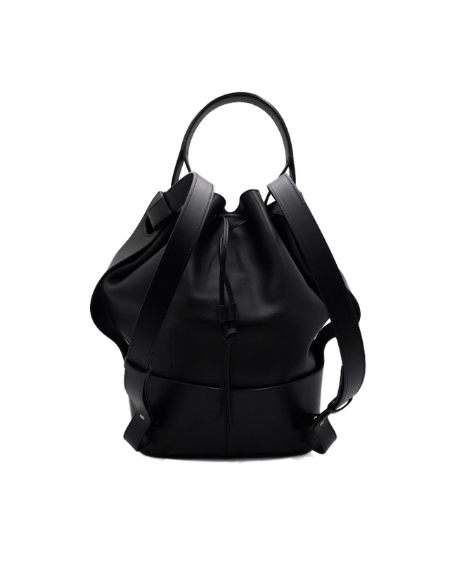 로에베 [중고명품] [중고명품] 로에베 블랙 레더 버킷 벌룬 Balloon Backpack 백팩 겸 토트백 숄더백aa64124 착용컷