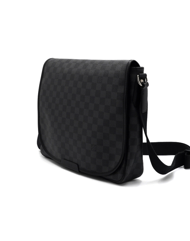 루이비통 [중고명품] [중고명품] Louis Vuitton(루이비통) N58029 다미에 그라파이트 캔버스 다니엘MM 남성 메신저 크로스백aa65234 착용컷