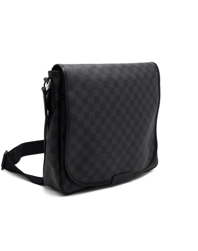 루이비통 [중고명품] [중고명품] Louis Vuitton(루이비통) N58029 다미에 그라파이트 캔버스 다니엘MM 남성 메신저 크로스백aa65234 착용컷
