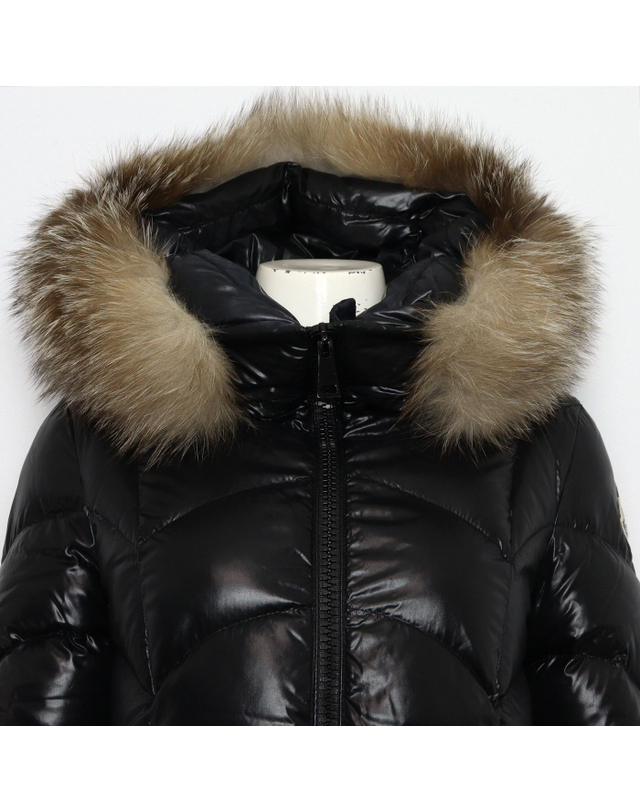 몽클레어 [중고명품] [중고명품] MONCLER(몽클레어) ALBIZIA 알비지아 퍼 블랙 쉐브론 여성 패딩자켓 점퍼aa60241 착용컷