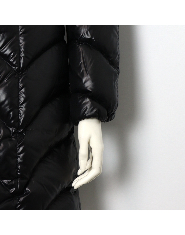 몽클레어 [중고명품] [중고명품] MONCLER(몽클레어) ALBIZIA 알비지아 퍼 블랙 쉐브론 여성 패딩자켓 점퍼aa60241 착용컷
