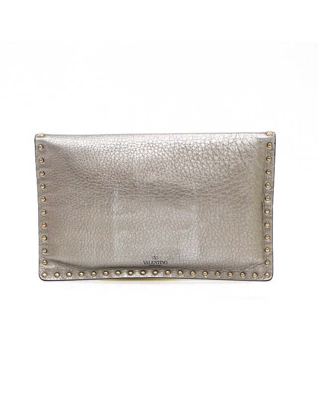 발렌티노 [중고명품] [중고명품] VALENTINO(발렌티노) QW1P0P56 락스터드 엔벨롭 플랩 클러치백aa68144 착용컷