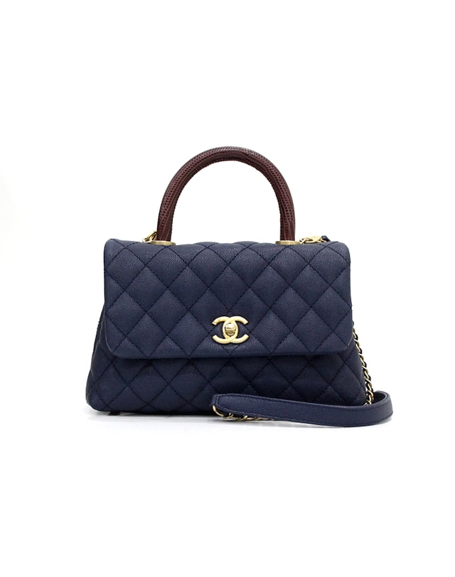 샤넬 [중고명품] [중고명품] Chanel(샤넬) A92990 네이비 캐비어 코코핸들23 스몰 플랩 리자드 탑핸들 토트백 겸 금장체인 숄더백aa59407 착용컷