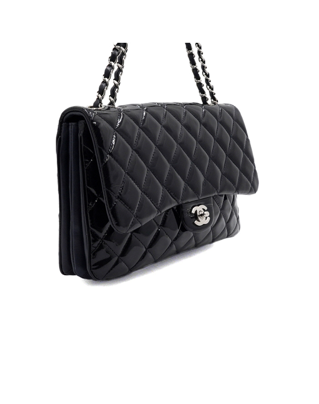 샤넬 [중고명품] [중고명품] Chanel(샤넬) A94024 다크네이비 유광 페이던트 클래식 아코디언 원플랩 은장체인 숄더백aa60925 착용컷