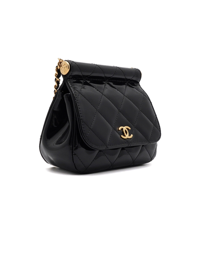 샤넬 [중고명품] [중고명품] Chanel(샤넬) AP3005 블랙 페이던트 유광레더 미니 플랩 금장체인 숄더백 겸 크로스백aa64644 착용컷