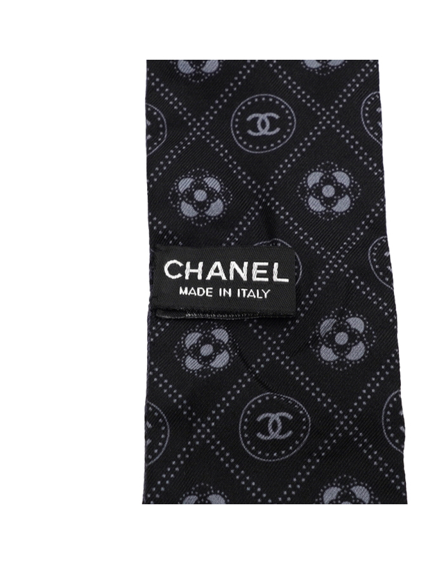 샤넬 [중고명품] [중고명품] Chanel(샤넬) AA7667 네이비 블랙 CC 도트 패턴 방도 스카프aa65270 착용컷