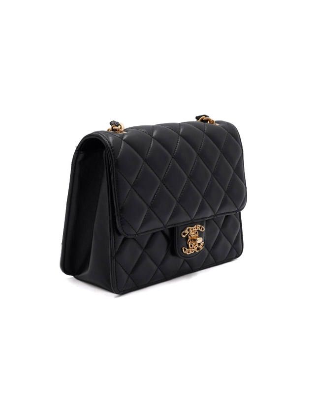 샤넬 [중고명품] [중고명품] Chanel(샤넬) AS4056 블랙 램스킨 퀼팅 레터링CC로고 플랩 금장체인 숄더백 겸 크로스백aa66099 착용컷