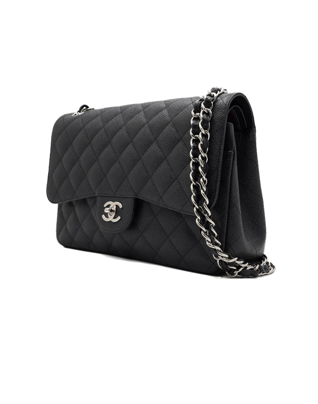 샤넬 [중고명품] [중고명품] Chanel(샤넬) A58600 블랙 캐비어 클래식 라지(점보) 은장체인 숄더백aa68232 착용컷