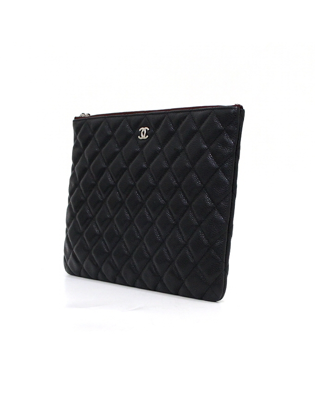샤넬 [중고명품] [중고명품] Chanel(샤넬) A82545 블랙 캐비어 은장CC 클래식 뉴미듐 클러치백aa68286 착용컷