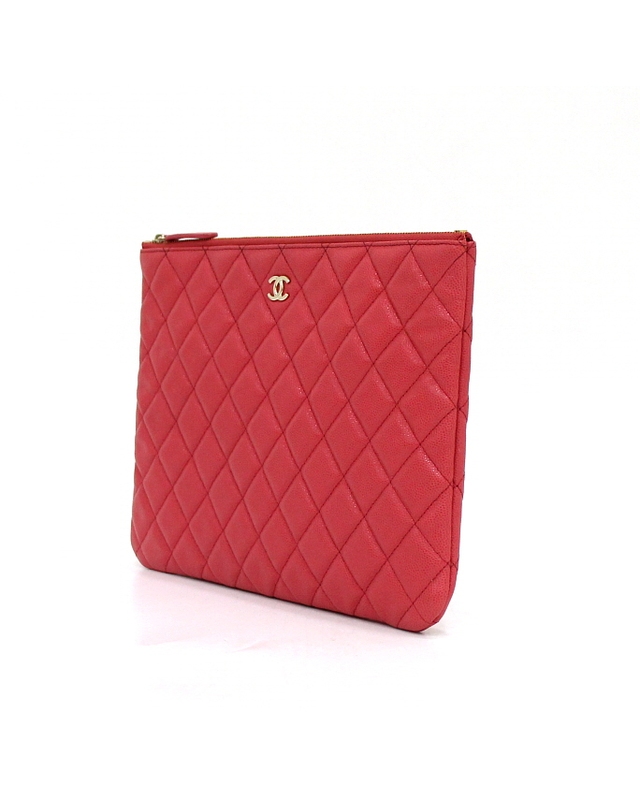 샤넬 [중고명품] [중고명품] Chanel(샤넬) A82545 캐비어 금장CC 클래식 뉴미듐 클러치백aa68287 착용컷
