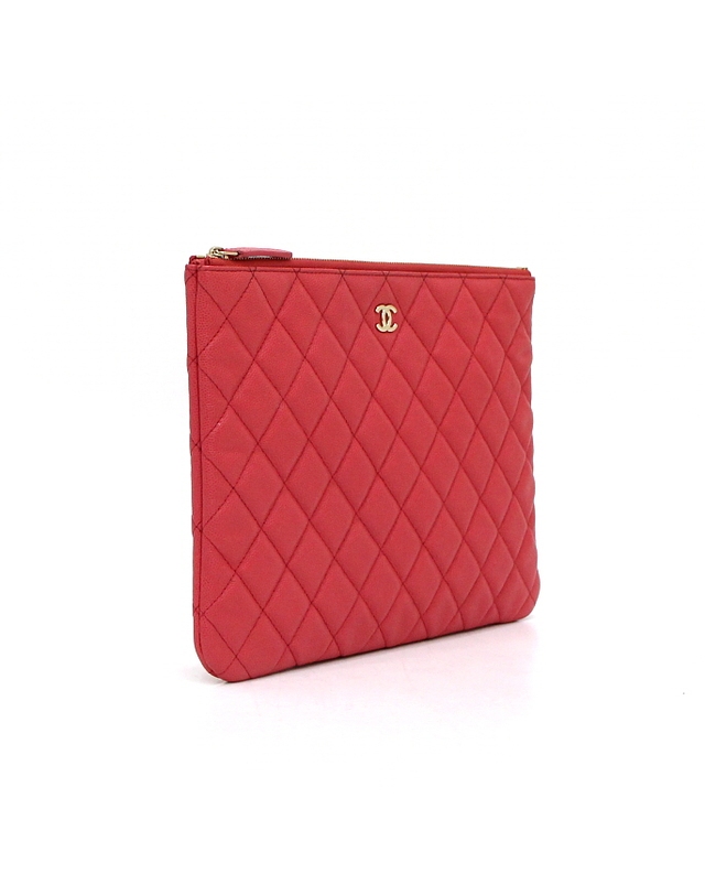 샤넬 [중고명품] [중고명품] Chanel(샤넬) A82545 캐비어 금장CC 클래식 뉴미듐 클러치백aa68287 착용컷
