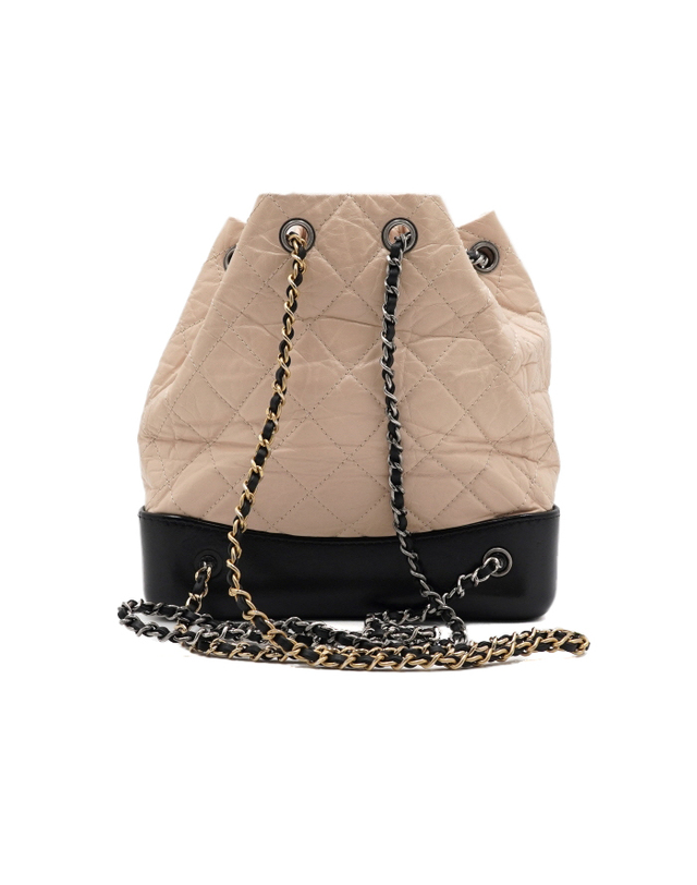 샤넬 [중고명품] [중고명품] Chanel(샤넬) A94485 베이지 카프스킨 가브리엘 스몰 여성 백팩aa67102 착용컷