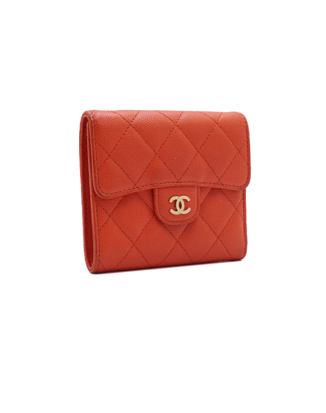 샤넬 [중고명품] [중고명품] Chanel(샤넬) A82288 레드 캐비어 금장CC 스몰 플랩 여성 반지갑aa68789 착용컷
