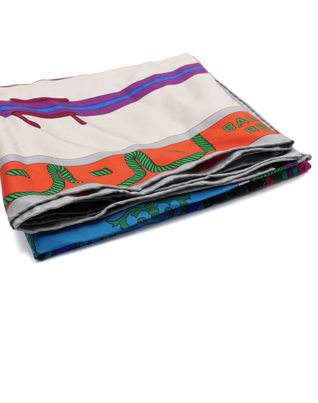 에르메스 [중고명품] [중고명품] Hermes(에르메스) Balade en Berline 100%실크 90X90 까레(꺄르) 스퀘어 스카프aa64237 착용컷