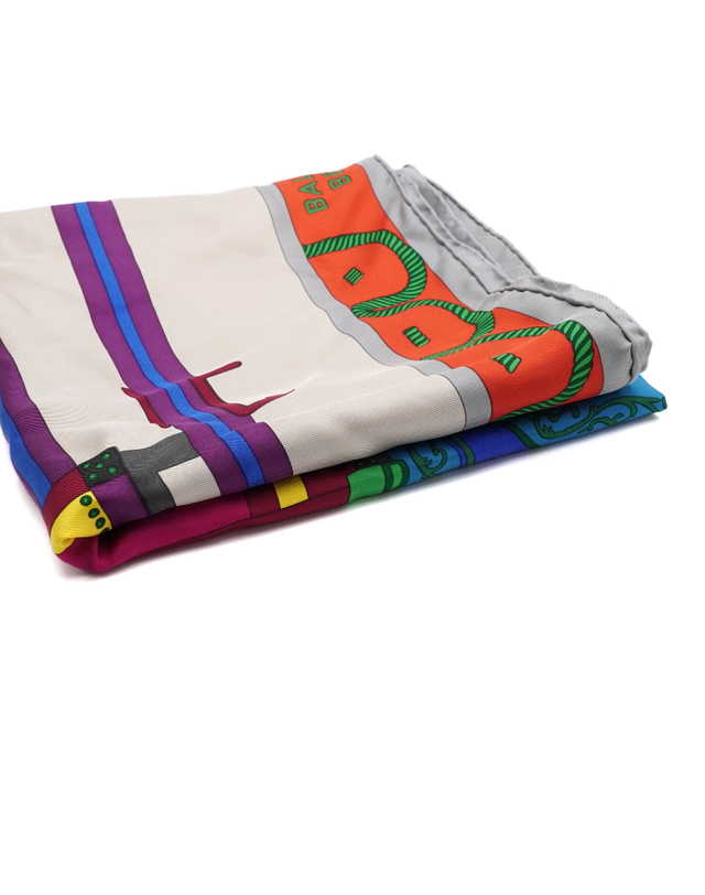 에르메스 [중고명품] [중고명품] Hermes(에르메스) Balade en Berline 100%실크 90X90 까레(꺄르) 스퀘어 스카프aa64237 착용컷