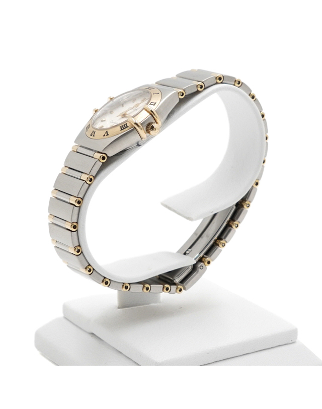 오메가 [중고명품] [중고명품] Omega(오메가) 1362.30 18K골드콤비 하프바 화이트다이얼 컨스텔레이션(컨스틸레이션) 쿼츠 여성 시계aa67660 착용컷