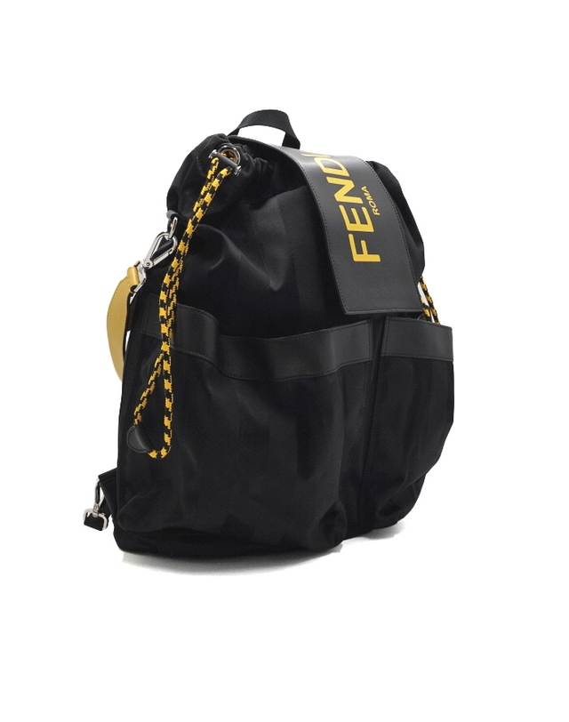 펜디 [중고명품] [중고명품] Fendi(펜디) 7VZ056 블랙 스트라이프 Strike 스트라이크 라 드로우스트링 남성 백팩aa67534 착용컷