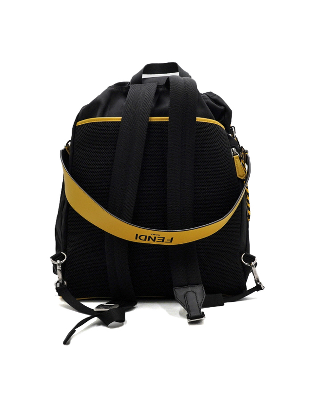 펜디 [중고명품] [중고명품] Fendi(펜디) 7VZ056 블랙 스트라이프 Strike 스트라이크 라 드로우스트링 남성 백팩aa67534 착용컷