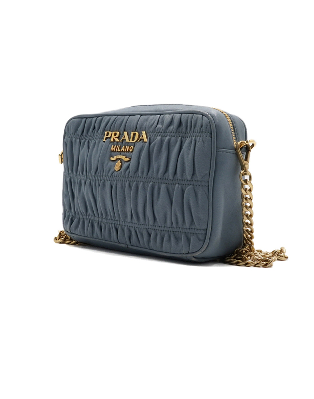 프라다 [중고명품] [중고명품] Prada(프라다) 1BH112 나파 고프레 금장로고 체인 카메라 크로스백aa65614 착용컷