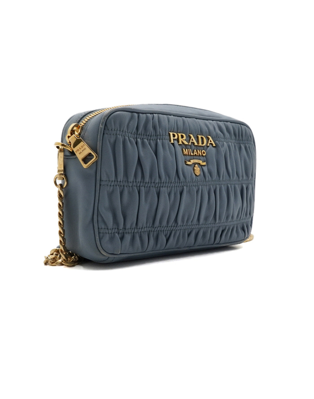 프라다 [중고명품] [중고명품] Prada(프라다) 1BH112 나파 고프레 금장로고 체인 카메라 크로스백aa65614 착용컷