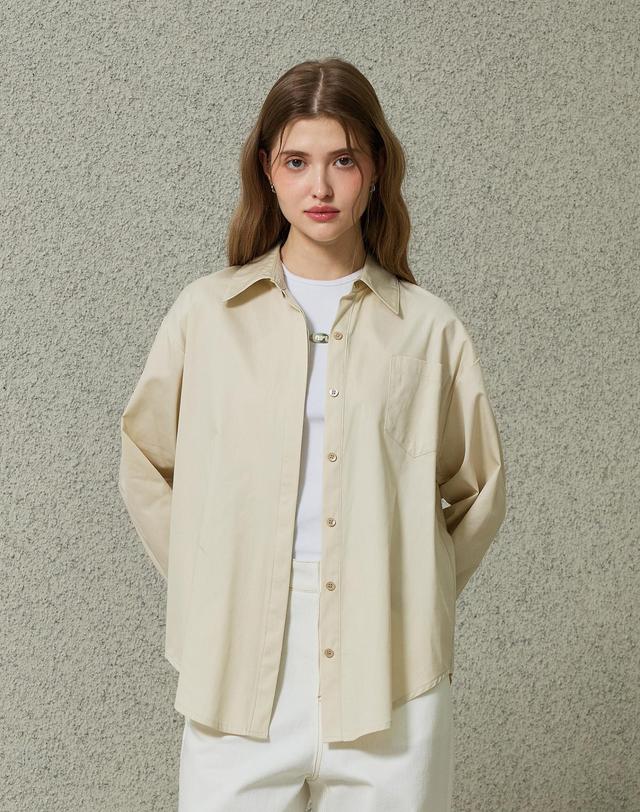 아리킴 BRIGHT OVERSIZED SHIRT / BEIGE 베이지 착용컷