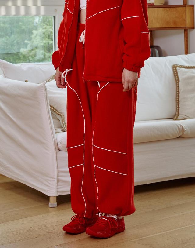 아리킴 KIKI FLEECE WIDE SWEAT PANTS / RED 레드 착용컷