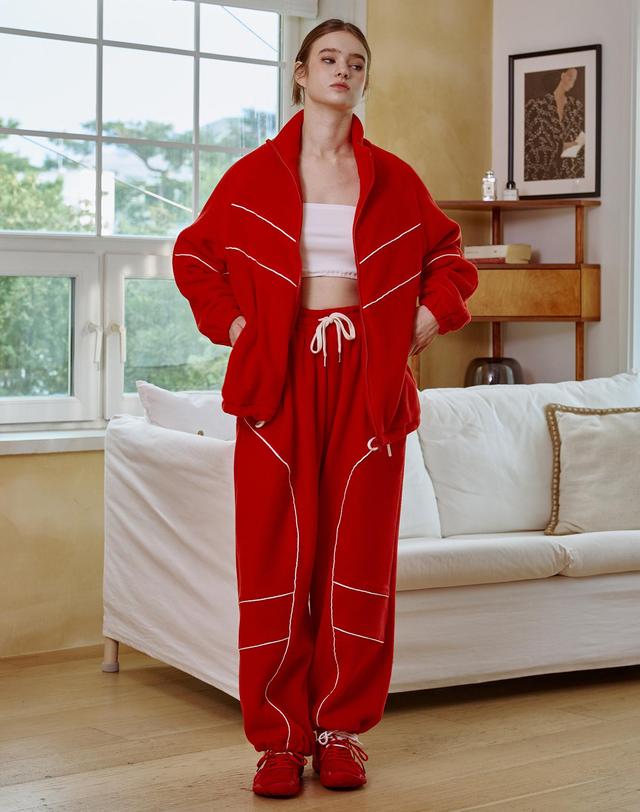 아리킴 KIKI FLEECE WIDE SWEAT PANTS / RED 레드 착용컷