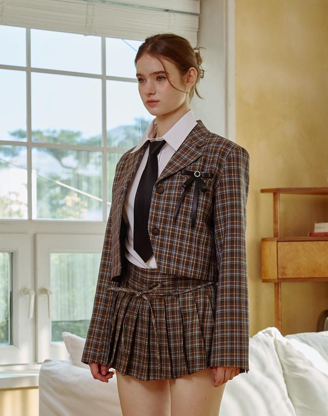 아리킴 WHITNEY CROP JACKET / CHARCOAL 퓨터 착용컷