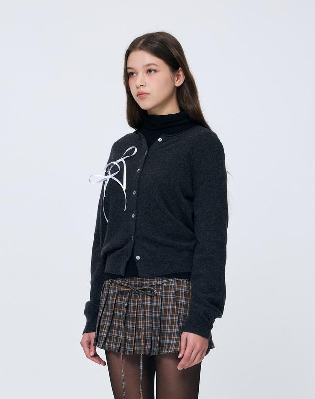 아리킴 EIRIN WOOL CARDIGAN / CHARCOAL 그레이 착용컷