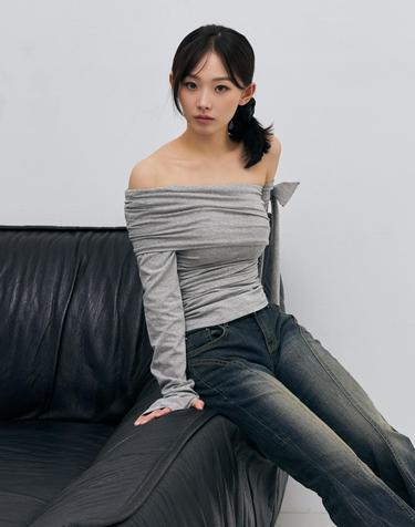 RIEN ONE-SHOULDER SHIRRING TOP / MELANGE