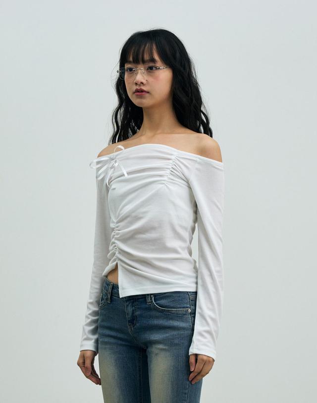 아리킴 CLAIRE TWO-SHIRRING OFF-SHOULDER TOP / WHITE 화이트 착용컷