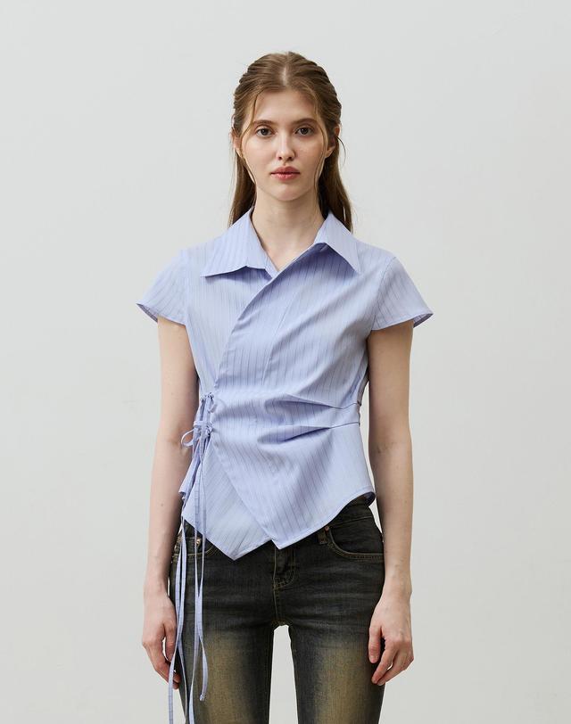 아리킴 EVE STRIPE WRAP CAP SLEEVE SHIRT / SKY BLUE 블루 착용컷