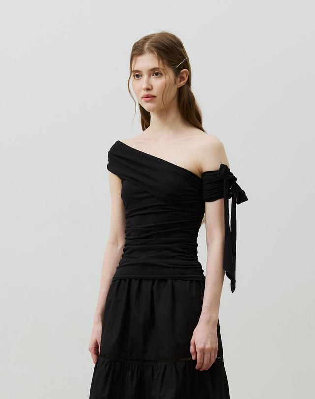 아리킴 RIA ONE-SHOULDER SHIRRING TOP / BLACK 블랙 착용컷