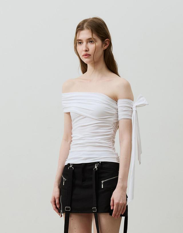 아리킴 RIA ONE-SHOULDER SHIRRING TOP / WHITE 화이트 착용컷