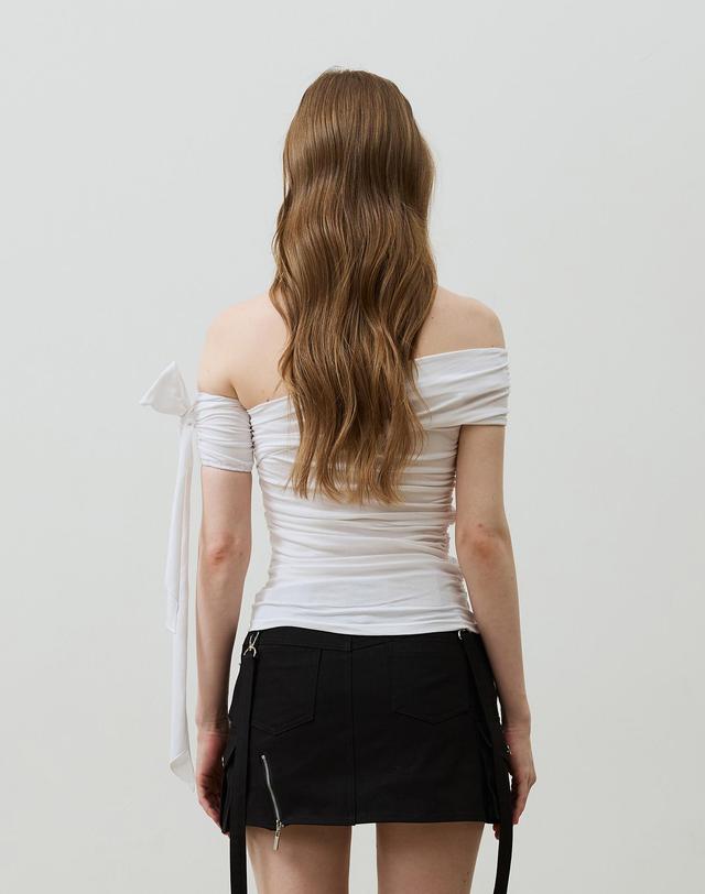 아리킴 RIA ONE-SHOULDER SHIRRING TOP / WHITE 화이트 착용컷