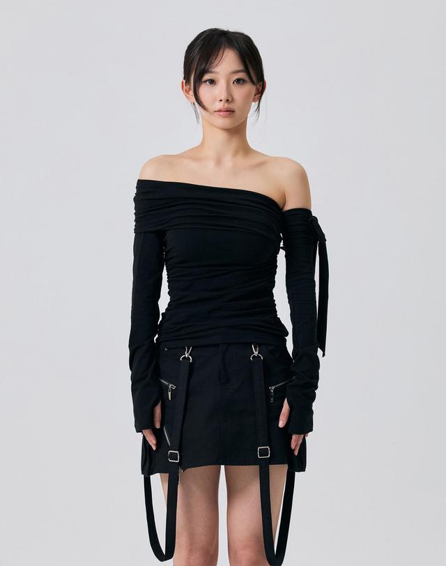 아리킴 RIEN ONE-SHOULDER SHIRRING TOP / BLACK 블랙 착용컷