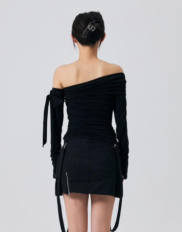 아리킴 RIEN ONE-SHOULDER SHIRRING TOP / BLACK 블랙 착용컷