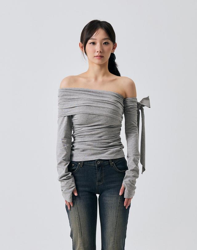아리킴 RIEN ONE-SHOULDER SHIRRING TOP / MELANGE 그레이 착용컷
